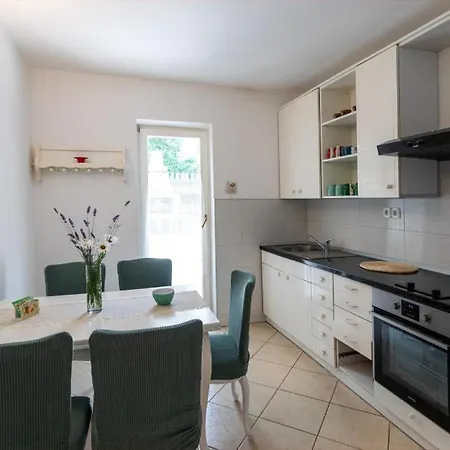 Mara By Guide Apartmán Kremena