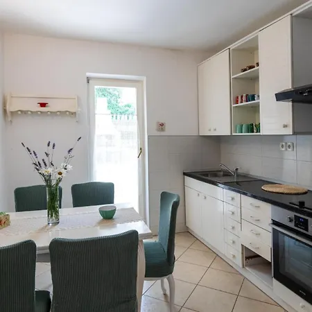 Mara By Guide Apartman Blace