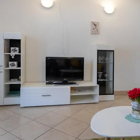 Mara By Guide Apartman Blace